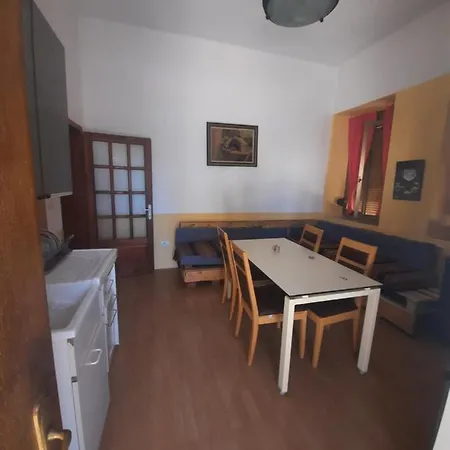 بيت شباب Centrum بيرات